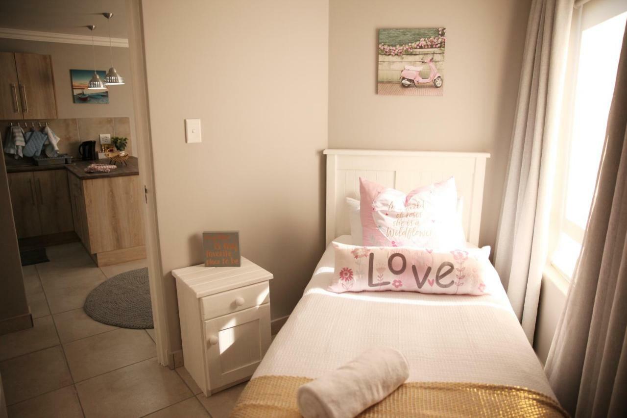 Mari-Amor Self-Catering Apartments 莫塞尔湾 外观 照片
